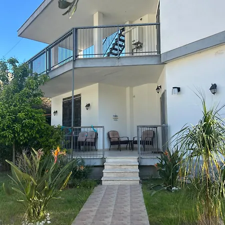 Mia Mondello, 200m To Beach, Private Parking Willa